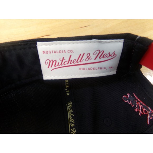 Mitchell & Ness Cap Hat NHL Chicago Blackhawks Snap Back Black/Red Vintage Class - Picture 5 of 7